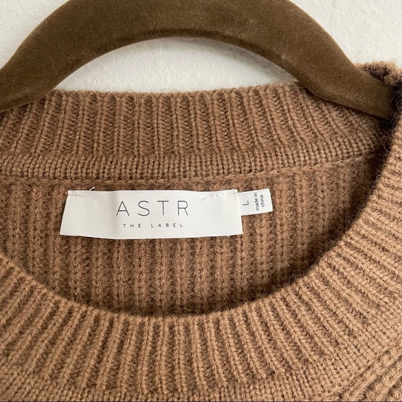 ASTR The Label Romina Statement Sleeve Knit Sweater Camel Brown Ribbed - Picture 8 of 10